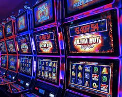 Layar permainan Money Train di jepangtoto menampilkan gulungan slot dengan simbol kereta dan fitur bonus